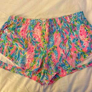 Lilly Pulitzer size XL luxletic trail short